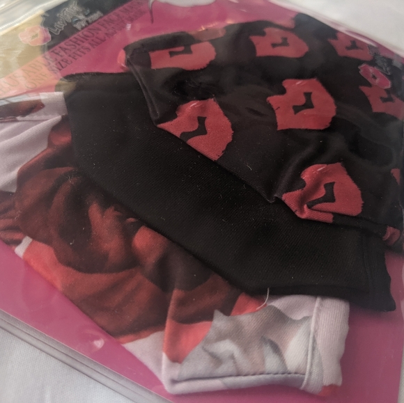 NWT Set of 3 Betsey Johnson face masks - Picture 4 of 4